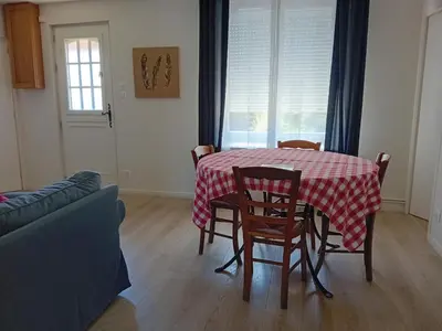 Coin salon dans l'établissement Gite Le Chat Huant