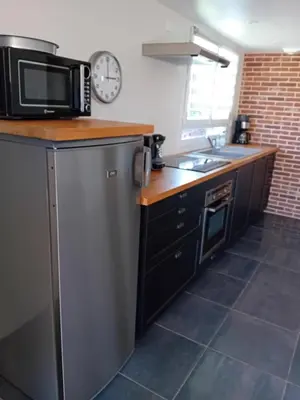 Cuisine ou kitchenette dans l'établissement Gite Le Chat Huant