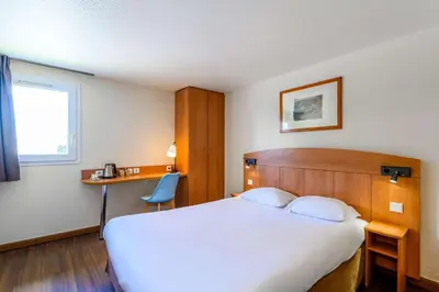 Un ou plusieurs lits dans un hébergement de l'établissement Comfort Hotel Amiens Nord