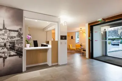 Hall ou réception de l'établissement Comfort Hotel Amiens Nord