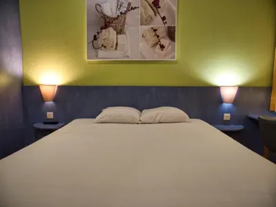 Un ou plusieurs lits dans un hébergement de l'établissement Contact Hotel Le Seino Marin - Cléon Elbeuf Rouen
