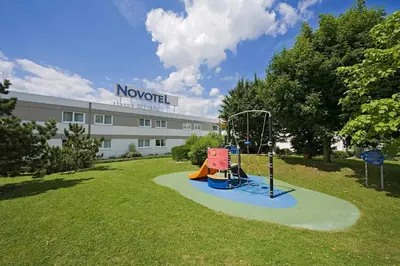 Jardin de l'établissement Novotel Amiens Pôle Jules Verne
