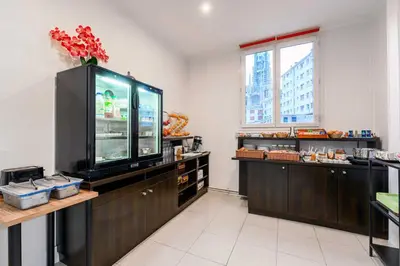 Cuisine ou kitchenette dans l'établissement Hôtel Rouen Alba