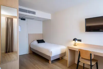 Un ou plusieurs lits dans un hébergement de l'établissement Grand Hôtel De La Seine