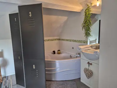 Salle de bains dans l'établissement L'Abaca 25