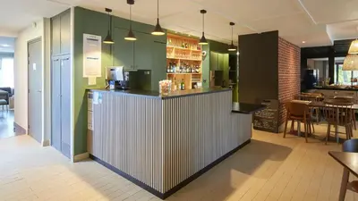 Cuisine ou kitchenette dans l'établissement Campanile NATURE - Cergy Pontoise