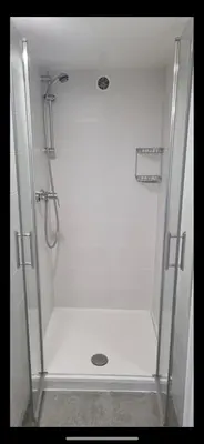 Salle de bains dans l'établissement Sur la route des peintres