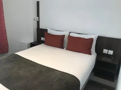 Un ou plusieurs lits dans un hébergement de l'établissement Hotel Morand