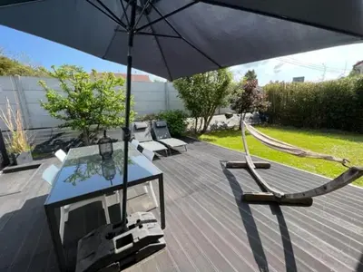 Jardin de l'établissement Charmant studio neuf de 40m2 / tout confort