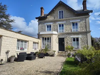 Jardin de l'établissement Le Gîte Senlisien
