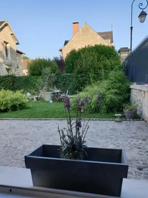 Jardin de l'établissement Le Gîte Senlisien