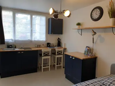 Cuisine ou kitchenette dans l'établissement Le Gîte Senlisien