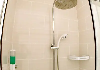 Salle de bains dans l'établissement 1 étage privatisé
