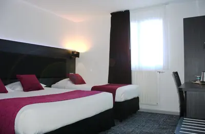 Un ou plusieurs lits dans un hébergement de l'établissement The Originals City Hôtel, Aéroport Beauvais