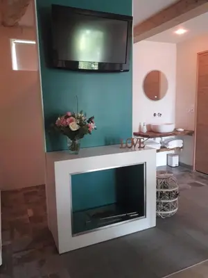 Télévision ou salle de divertissement dans l'établissement La Suite de l'Etoile
