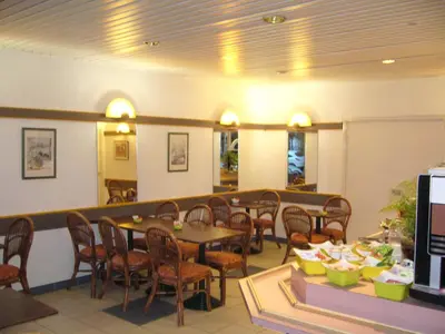 Coin salon dans l'établissement EGG HOTEL - HOTEL LES GENS DE MER Dieppe