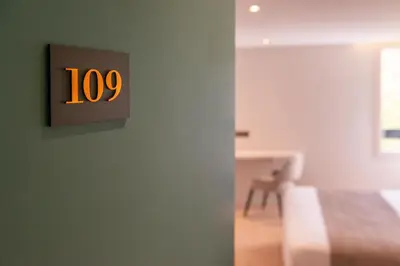 Un ou plusieurs lits dans un hébergement de l'établissement The Originals Boutique, Hôtel Porte de Dieppe