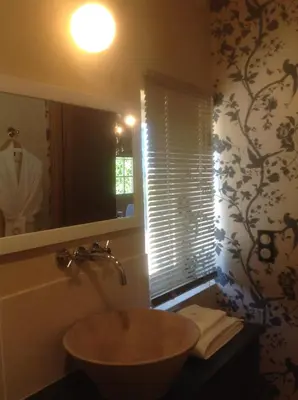 Salle de bains dans l'établissement Le Clos-Masure de Béatrice