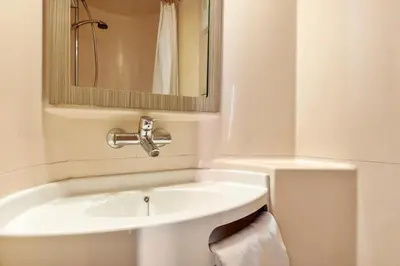 Salle de bains dans l'établissement Premiere Classe Beauvais