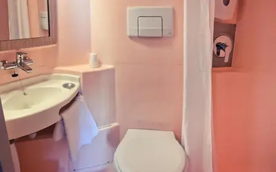 Salle de bains dans l'établissement Premiere Classe Beauvais