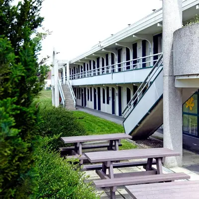 Balcon ou terrasse dans l'établissement Premiere Classe Chantilly Sud Luzarches
