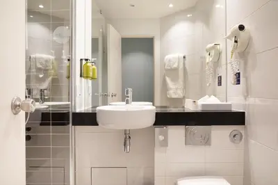 Salle de bains dans l'établissement Holiday Inn Express Amiens by IHG