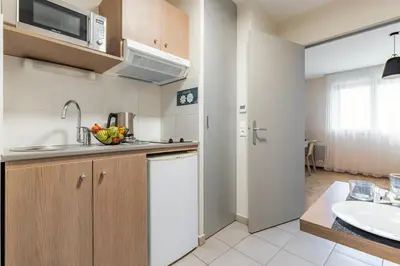 Cuisine ou kitchenette dans l'établissement Appart'City Confort Amiens Gare