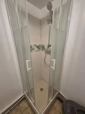 Salle de bains dans l'établissement Le Goéland