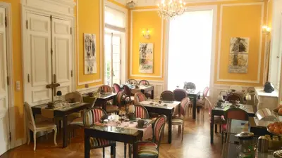 Restaurant ou autre lieu de restauration dans l'établissement Chateau-Hotel De Belmesnil