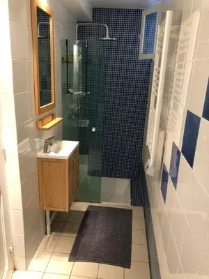Salle de bains dans l'établissement Gite du manoir de l'étang