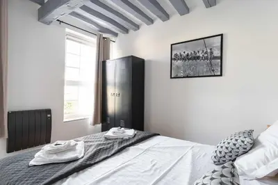 Un ou plusieurs lits dans un hébergement de l'établissement La Dimiere - Le Postel - Appartements de standing en hyper-centre - Louviers