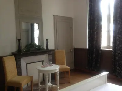 Coin salon dans l'établissement Le Château de Grèges