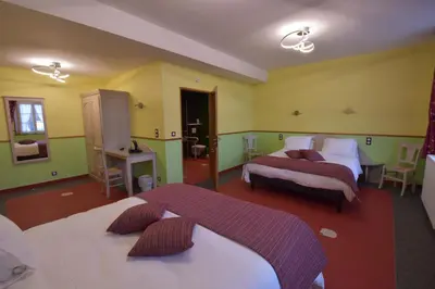 Un ou plusieurs lits dans un hébergement de l'établissement Hôtel De Calais
