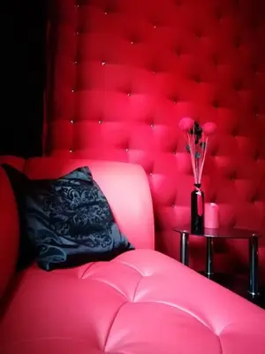 Coin salon dans l'établissement SWEETS-DREAMS-Amiens-Picardie-insolite-balneo-week-end-amoureux