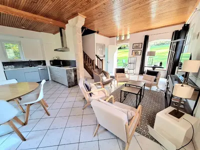 Cuisine ou kitchenette dans l'établissement LA MAISON DES CHEVAUX