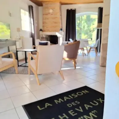 LA MAISON DES CHEVAUX