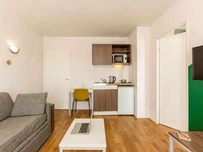Cuisine ou kitchenette dans l'établissement Aparthotel Adagio Access Carrières Sous Poissy