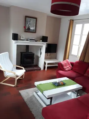 Télévision ou salle de divertissement dans l'établissement L'escale Arquaise, la maison au jardin fleuri à 5 min de dieppe 7 jours minimum