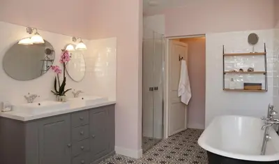 Salle de bains dans l'établissement Domaine du Plessis