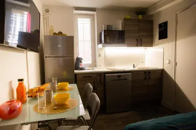 Cuisine ou kitchenette dans l'établissement Appart Coeur de Rouen - Le Roi