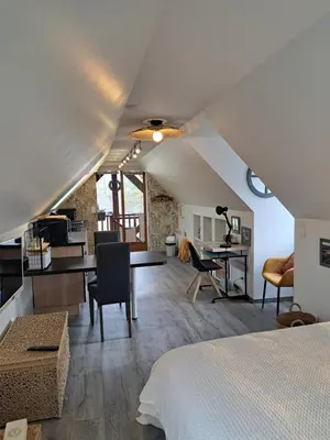 Télévision ou salle de divertissement dans l'établissement O loft des Croisiens