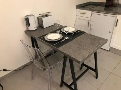 Cuisine ou kitchenette dans l'établissement Studio 104