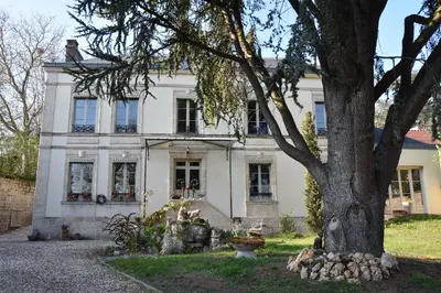 Jardin de l'établissement CLOS REMY Maison d'hôtes