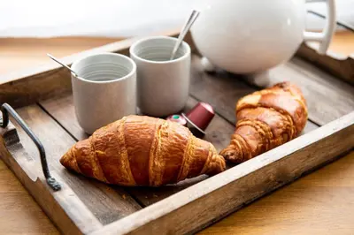 Options de petit-déjeuner proposées aux clients de l'établissement Le cottage du clos des Forges