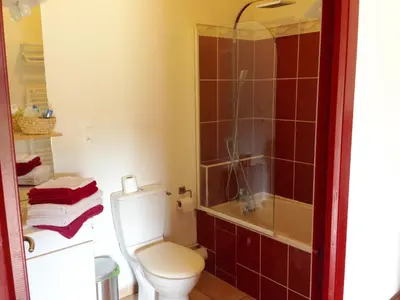 Salle de bains dans l'établissement Résidences Le Clos du Manoir - Self Cooking