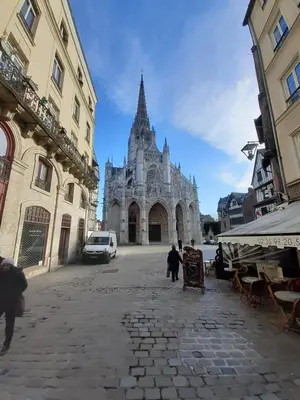 Plan de l'établissement F2 de charme au cœur de Rouen, vu unique sur la cathédrale