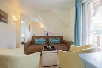 Coin salon dans l'établissement Club Wyndham Normandy