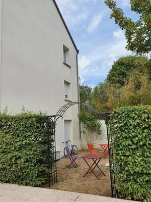 Jardin de l'établissement Hôtel et Chambres d'hôtes Les Mureaux - Les chambres de la Marina