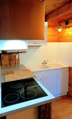 Cuisine ou kitchenette dans l'établissement Chalet à la campagne