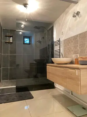 Salle de bains dans l'établissement Villa Nymphea